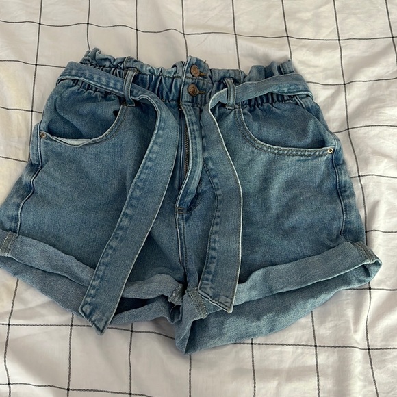 SOLD - NWOT Belted Denim Shorts **DO NOT BUY** - Picture 2 of 3